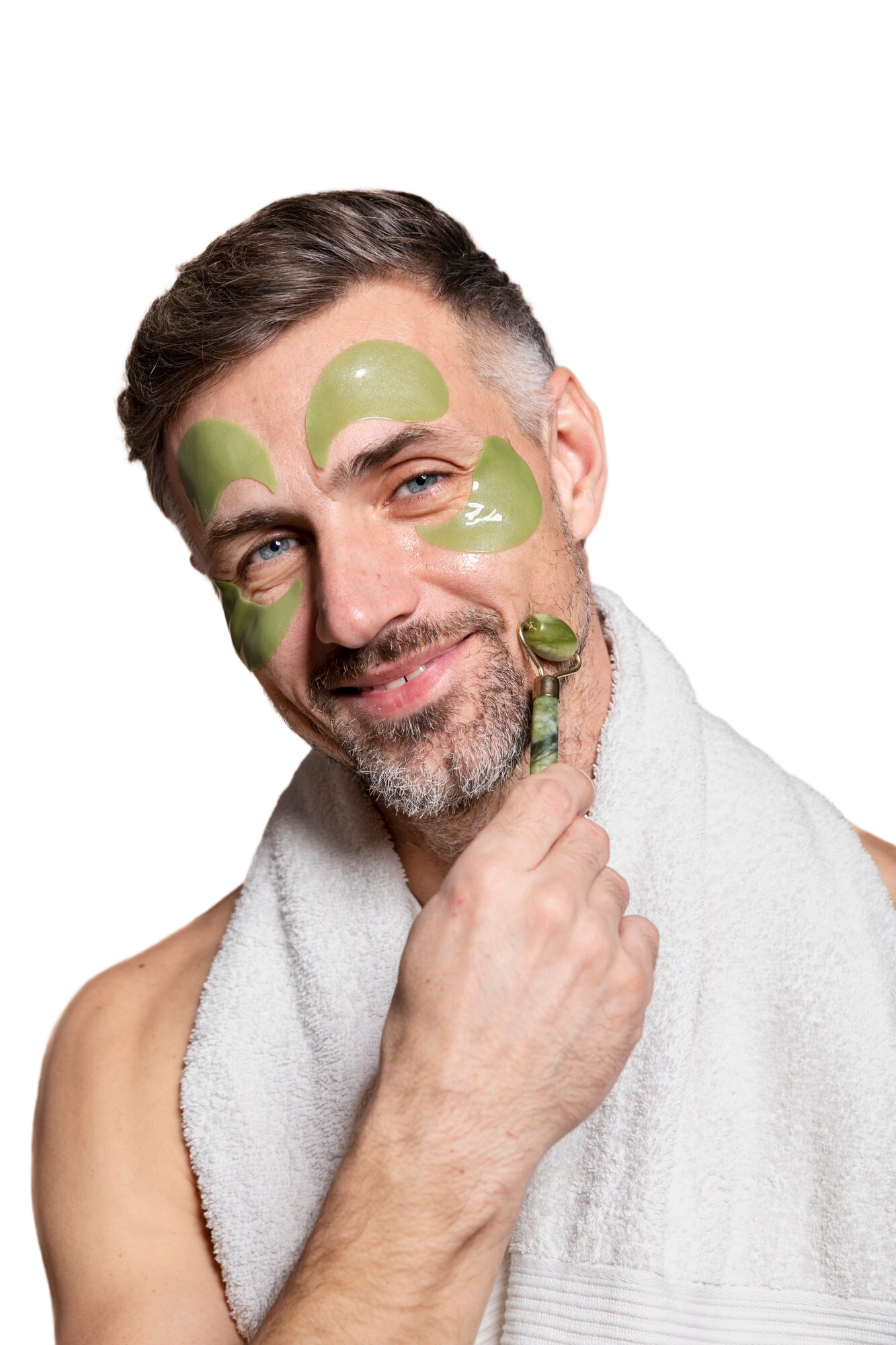 Image d'un homme qui s'applique de la crème au visage
